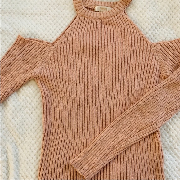 Forever 21 Sweaters - Forever 21 peach colored cold shoulder sweater